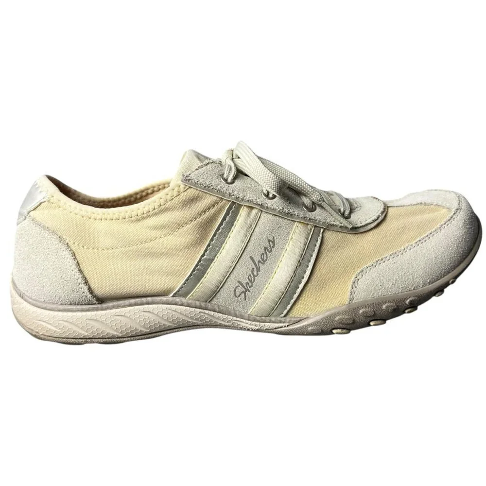 Skechers Size 9.5 Breathe Easy Athletic‎ Sneakers Beige White Sporty Leather